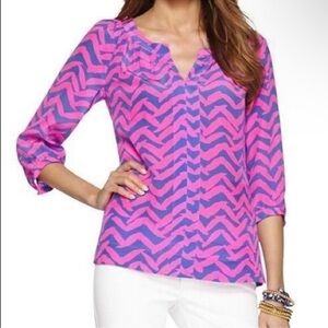 LILLY PULITZER 100% Silk Seagulls Moxy Blouse in “I got lucky” Pink/Blue Size L